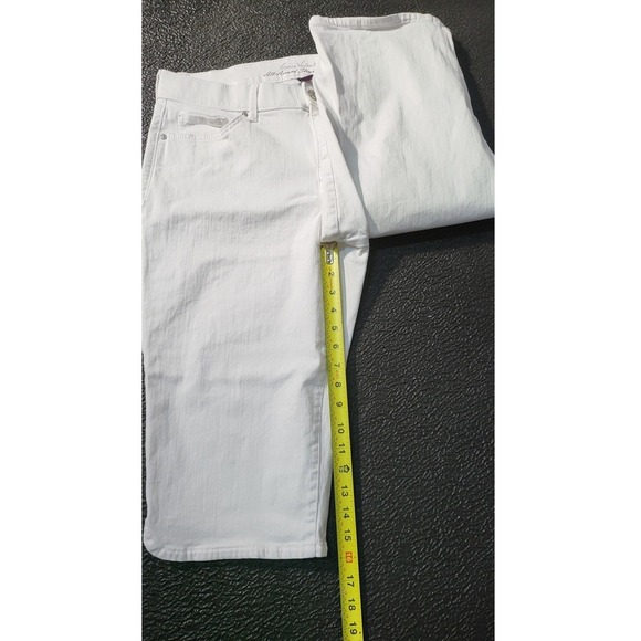 Gloria Vanderbilt Bermuda Shorts All Around Slimming White Denim Size 12 - Picture 4 of 7